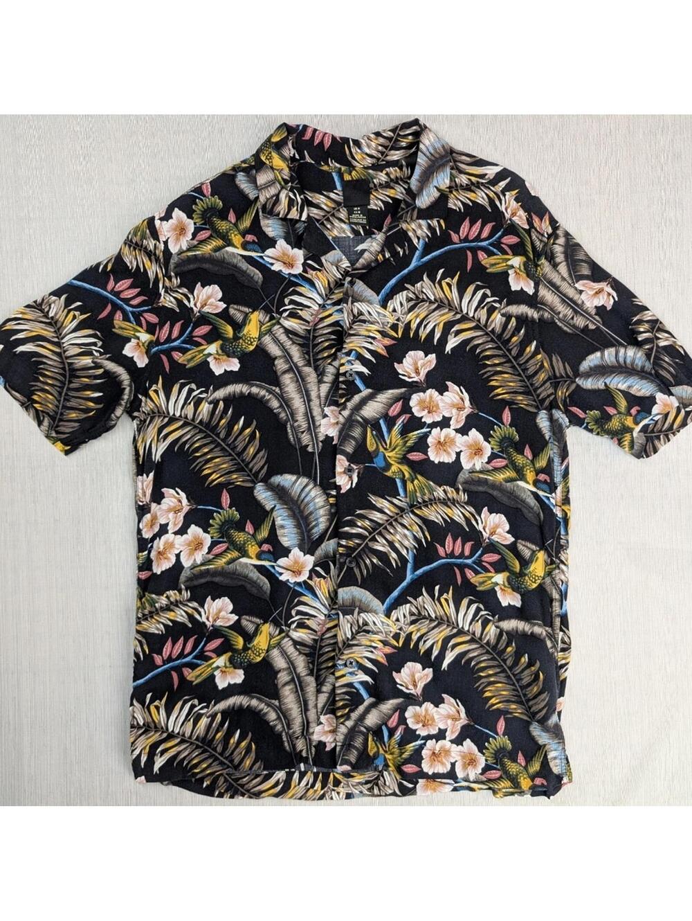 H&M Hawaiian Tropical Floral Button-Up Shirt Black Viscose Short Sleeve Men's M